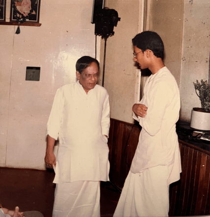 1993_post_concert_snap_with_guruji